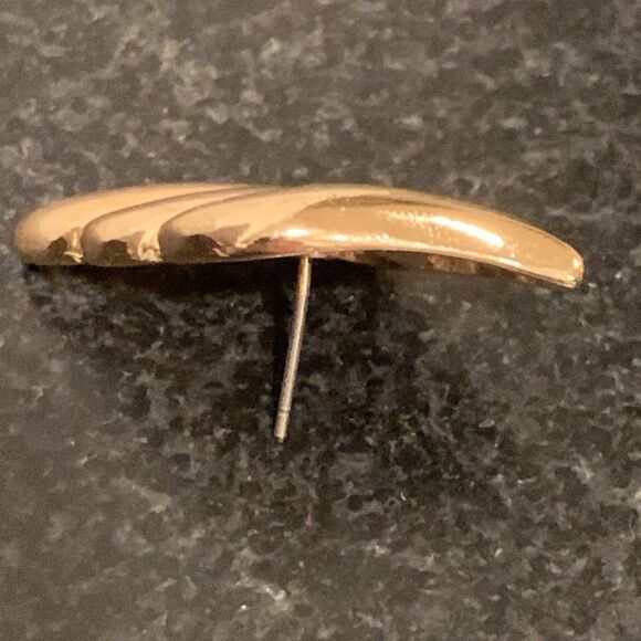 1980s Vintage Style Stud Earrings, 18k Gold Plated Sculptural Design Unisex Gift - Picture 7 of 12